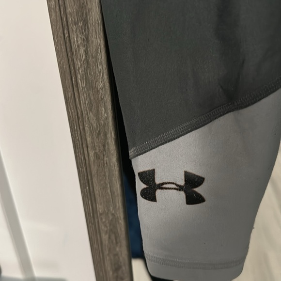 Under Armour gray and black leggings size medium (youth)! - Picture 2 of 4
